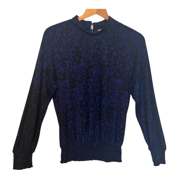 Evereve Allison Joy Blouse Blue with Black Print Size S - Picture 2 of 11